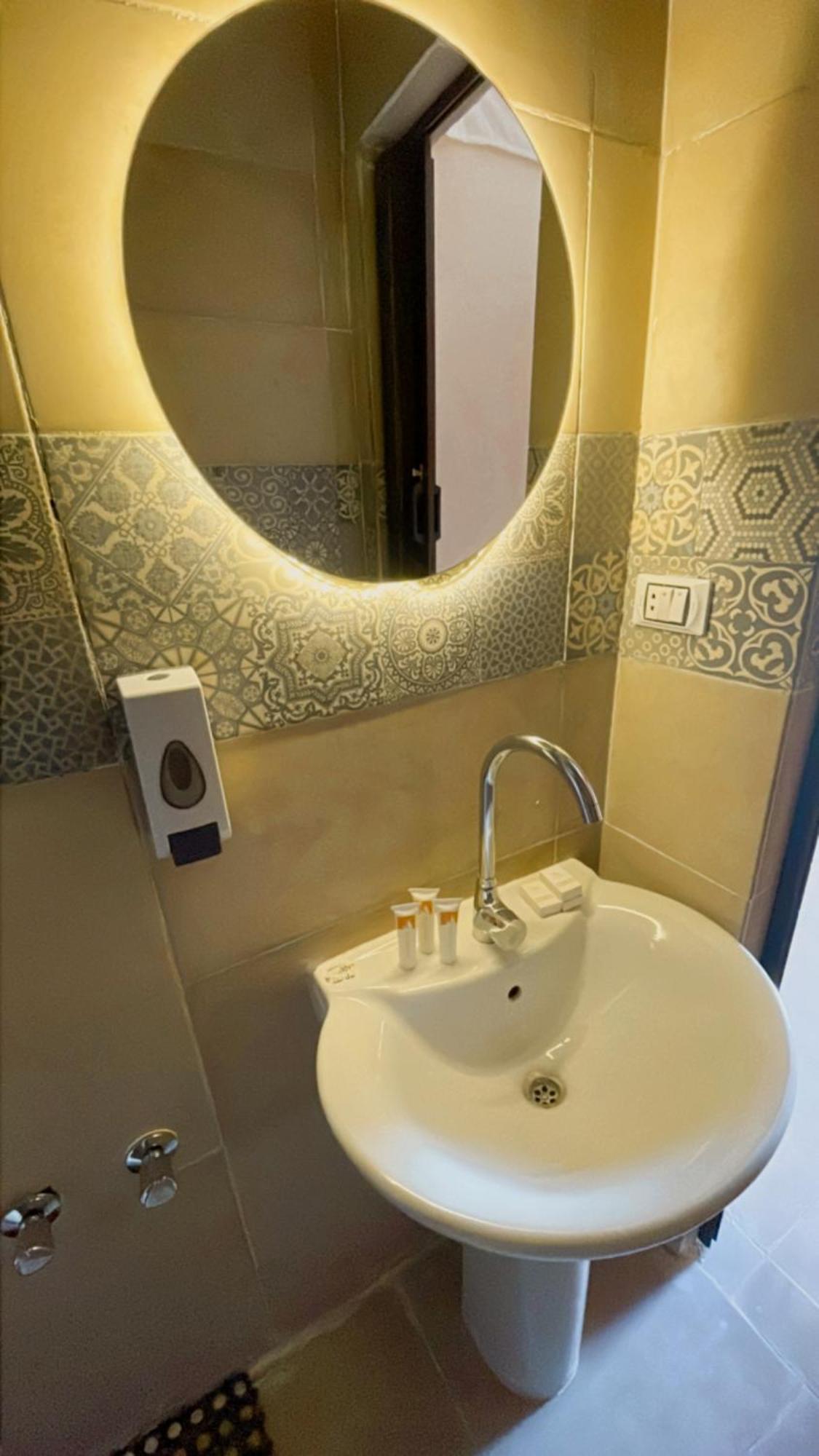 Sami Holiday Inn - Pyramids View Rooftop Al Kawm al Akhdar 외부 사진